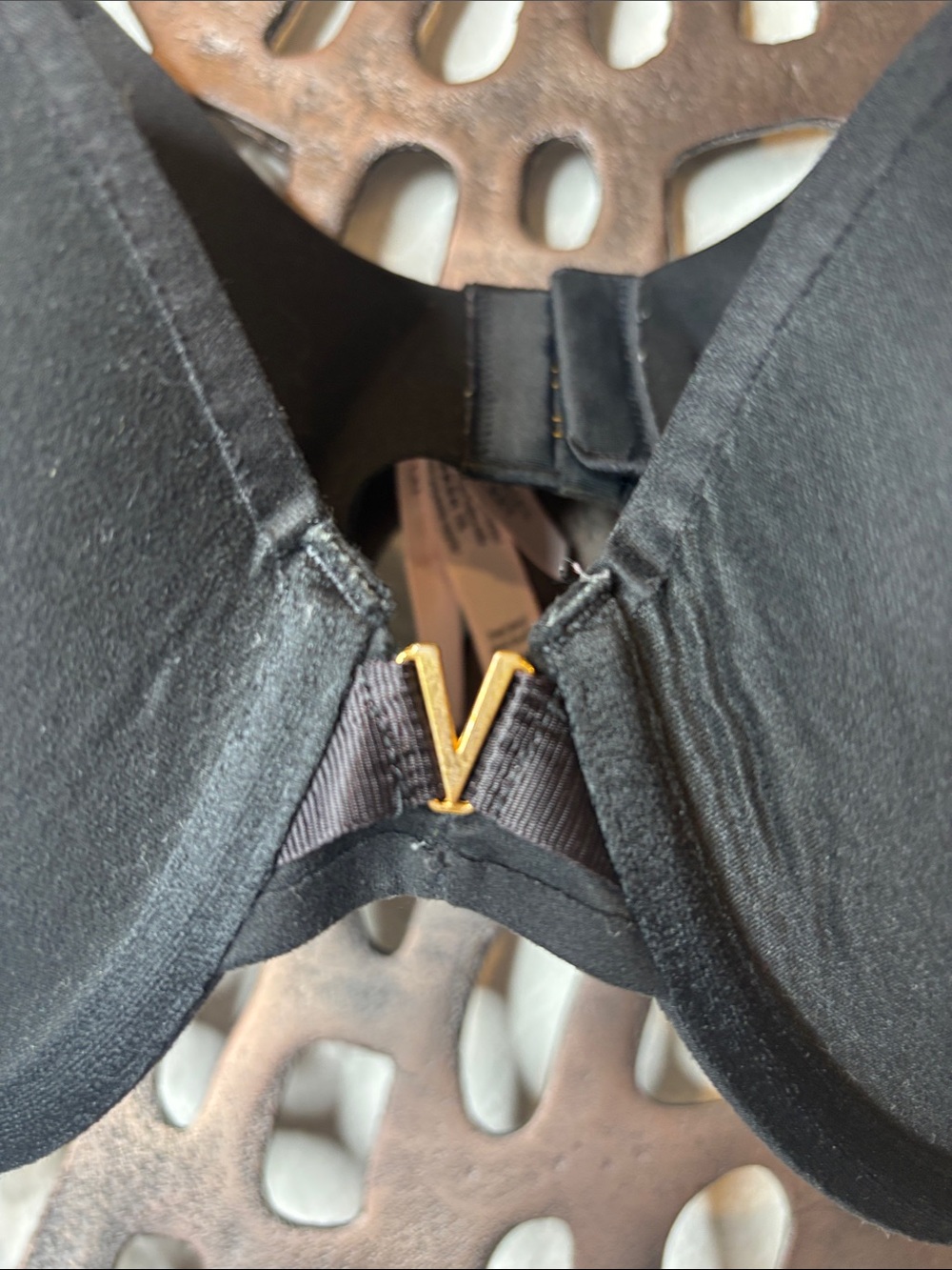🖤 Victoria’s Secret Push-Up T-Shirt Bra 34DDD Black Lightly Padded🖤 - Picture 2 of 9